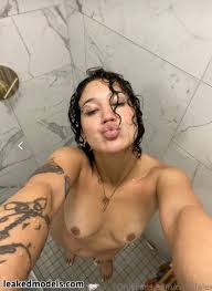 Alexx Ave handjob scenes - indulge in her expert strokes