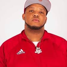 A Nigga will HELP a Bitch lose Her mind & then run & tell mfs She's crazy  🥴😭🗣