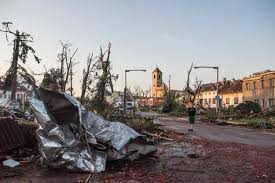 Aproximativ 150 de persoane au fost rănite în urma unei tornade produse în cehia. J4bcy 1 Y9967m
