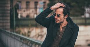 Une vidéo d'inspiration pour les tempes dégarnies, signée axe. Homme Quelles Coiffures Quand On Perd Ses Cheveux