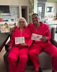 Michael Strahan - Christmas morning with my momma!! Merry... | Facebook