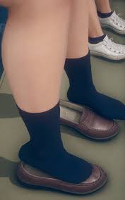 えすえった on X: 電車内で対面靴脱ぎJKを見てたら、隣に座ってる黒幕女子に小さくされて…みたいな感じ。  t.colAa8ayQAP2  X