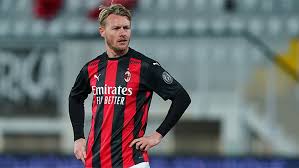 Simon kjaer socorre a christian eriksen junto a los médicos de dinamarcaefe. Kjaer We Have To Get Back To Our Level Ac Milan