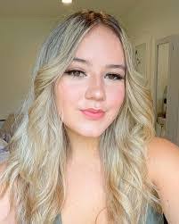 Traci Brooke's Instagram, Twitter & Facebook