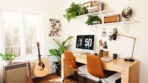 Small Home Office Ideas That Are Surprisingly Stylish Laissant le bureau pour tv.
