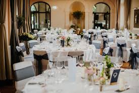 Wunderbare Hochzeit Auf Dem Schloss Bothmer Mit Musikalischer Untermalung Von Tender Delights Fotowerker Fotograf In 2020 Table Decorations Decor Table Settings