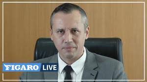 Printemps 2018, les élus de la majorité reçoivent d'un « corbeau » une photo du maire, nu et dans une position très suggestive. Le Maire Du Havre Demissionne Apres La Diffusion De Photos De Lui Nu