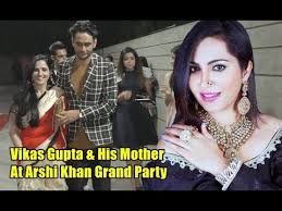 The odd chemistry between vikas gupta and shilpa shinde in bigg boss has caught everyone's attention, especially, after the previous episode where shilpa talked smack about vikas's mother. Exclusive Vikas Gupta His Mother Sharda Gupta At Arshi Khan Grand Party For Bigg Boss 11 Youtube