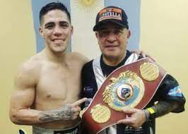 @brianboxii lands his left hook as rd3 comes to an end, buckling the knees of charlo. Fnrfby9lytj8im