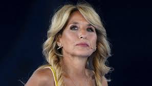 Sabrina salerno e jo squillo si esibiscono dal vivo con siamo donne durante la quarta puntata del. Jo Squillo Is Moved By Serena Bortone Reminding Her Parents It S An Evolving Mourning
