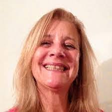 Denise Peppe's Instagram, Twitter & Facebook