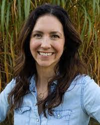 Leanna Hardy's Instagram, Twitter & Facebook