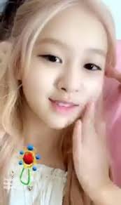 Her slim and curvy figure makes all her outfits look effortlessly. Images Of Blackpink Rose Cute Face