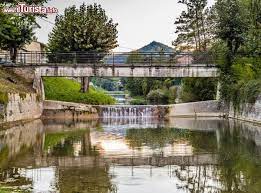 Palazzuolo sul senio — parlaimoci chiaro, nessuno ci sperava più di ritrovare ancora in vita nicola, il bambino di nemmeno 2 anni che la notte fra lunedì e martedì è scomparso dall. Un Ponticello Sul Fiume Senio Nel Borgo Di Palazzuolo Foto Palazzuolo Sul Senio