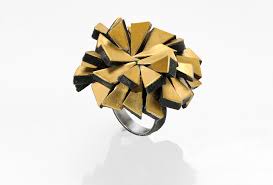 Founded in 1878, the house of mariani is a point of reference in italy for its extraordinary originality and their first jewels were created over 140 years ago and since those distant times; Gigi Mariani Art Jewelry In Niello Technique Art Aurea