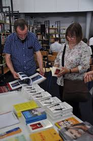 Geschenke zur goldenen hochzeit geldgeschenke romantische und persönliche geschenkideen wundervolle geschenke zur goldhochzeit jetzt entdecken. Konfuzius Institut Frankfurt Chinesische Kultur Lesung Sven Haenke Hochzeit 4 Konfuzius Institut Frankfurt Am Main