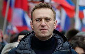 Обрел популярность благодаря своим антикоррупционным расследованиям и. Navalnyj Popal V Bolnicu