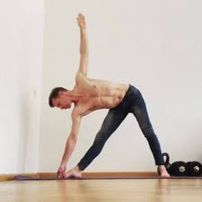 Adarsh Yoga How To Avoid That Hip Pop In Triangle Pose Facebook
