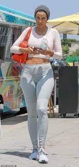 There is currently no wiki page for the tag yoga pants. Nicole Murphy 51 Goes Make Up Free As She Puts Toned Midriff On Display In Cropped Top In La Daily Mail Online