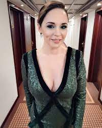 Afla totul despre andreea marin: Andreea Marin Decolteu AmeÅ£itor La Prima ApariÅ£ie OficialÄƒ Cu Iubitul Consul Click Mobile