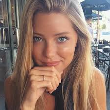 Bella White (@BigBoodieBella)