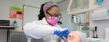 The average salary for a dental assistant is $18.65 per hour in the united states. Pros And Cons Of Being A Dental Assistant Midwest Technical Institute