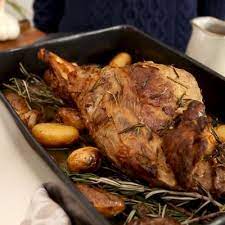 gigot d agneau a l ail et au romarin recette de gigot d agneau a l ail et au romarin marmiton