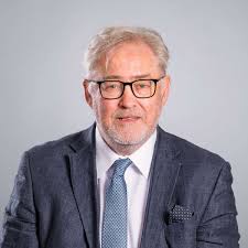 Robin Patton's Instagram, Twitter & Facebook