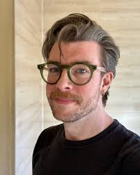 Guys please not looking for any attention! I'm just a regular guy with  fabulous hair trying to get by in the comedy game. So if everyone could  just respect me and hair's