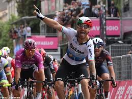 El giro de italia (afi: Giro De Italia Giacomo Nizzolo Gana La Decimotercera Egan Bernal Sigue De Rosa