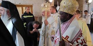 Manastirea nicula, renumita pentru icoana facatoare de minuni a maicii domnului cu pruncul, se afla la numai trei kilometri distanta de orasul gherla, . Adormirea Maicii Domnului La MÄƒnÄƒstirea Nicula Zeci De Mii De Pelerini È™i Au Petrecut Noaptea Sub Cerul Liber Foto Dej24 Ro