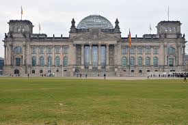 Die deutschen wählen ihre abgeordneten normalerweise alle vier jahre bei der bundestagswahl. Berlin The Reichstag Dome Is A Clear Favorite Among Tourists Travel Stripes