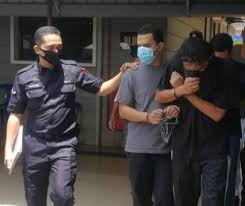 Kedua warga negara indonesia yang divonis hukuman gantung sampai mati oleh mahkamah rayuan atas tuduhan pembunuhan berhasil diselamatkan dari kedua pmi bekerja di salah satu kebun sawit di kota miri, sarawak. Tiga Lelaki Berdepan Hukuman Gantung Kool Fm