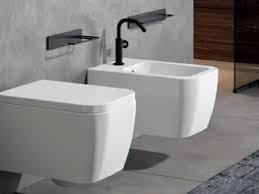 Nata come vendita all'ingrosso e al dettaglio di sanitari, arredo bagno e rubinetterie, lorenzini s.n.c. Arredo Bagno Edone