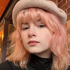 Maria Vara's Instagram, Twitter & Facebook