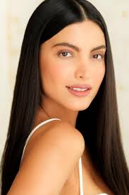 Elena Davila's Instagram, Twitter & Facebook