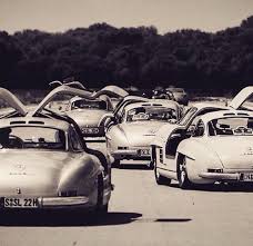 Flock Of Mercedes 300sl Gullwings Mercedes Benz Classic Mercedes Benz Mercedes Benz Models