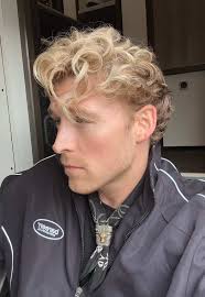 Hej mit navn er Chrizzer lukker du mig ind?