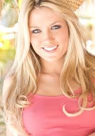 Amanda Corey's Instagram, Twitter & Facebook