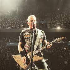 He just looked at the woman. Just Been To Metallica In Hamburg Got Some Nice View Metallica Hetfieldisgod Metallica James Hetfield Four Horsemen