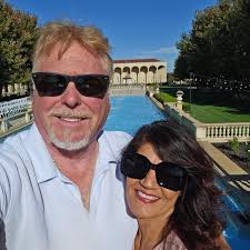 Real Estate Agents Discuss Open House Business Card Tactics