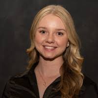 Elsa Davis's Instagram, Twitter & Facebook