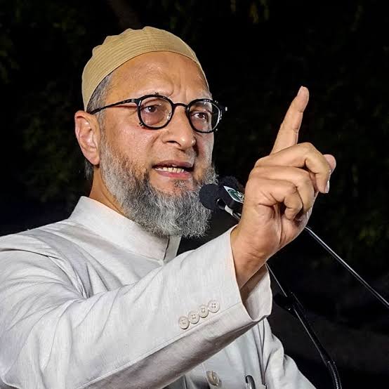 AIMIM प्रमुख असदुद्दीन ओवैसी ने एक दिलचस्प बयान दिया। उन्होंने कहा, “ नौजवानों! जिसे पसंद करते हो, उससे शादी करो, फिर 'I Love You' बोलो।” #AsaduddinOwaisi #AIMIM ...