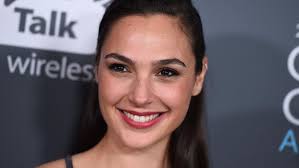 Wonder Woman Actress Gal Gadot Visits Children S Hospital Dressed As Character Cbn News