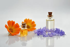 Έλαιο καλέντουλας (calendula officinalis) είναι ιδανικό για την περιποίηση του προσώπου και του σώματος, καθώς ανακουφίζει από δερματικούς ερεθισμούς και κοκκινίλες και βοηθά στη γρήγορη αποκατάσταση των προβλημάτων της επιδερμίδας. Ai8eria Elaia Xilies Kai Mia Xrhseis Ygeias Kai Ygieinhs Proionta Ths Fyshs