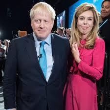 Per il premier britannico appropriato usare acque internazionali e transitare su acque ucraine. Boris Johnson Carrie Symonds Nach Ihnen Haben Sie Ihren Sohn Benannt Gala De