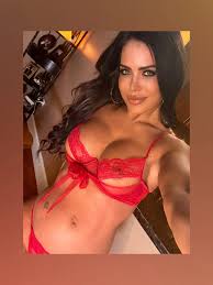 Fleshbot Giovanna Plowman profile - every OnlyFans details