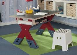 Bauanleitung Kinder Maltisch Die Meisten Kinder Lieben Malen Und Zeichnen Dieser Tisch Bietet Die Besten Voraussetzungen Basteltisch Selber Bauen Kindertisch