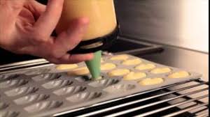 Elles assurent une précision incomparable, pour un résultat net. De Buyer Pastry Pressure Syringe Le Tube Youtube