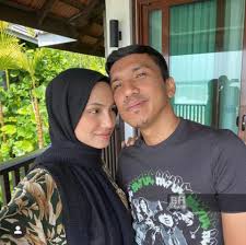 Pelawak dan penyampai radio era, fad bocey telah dimasukkan ke hospital selepas dijangkiti virus influenza b. Fad Bocey Bakal Timang Anak Keempat